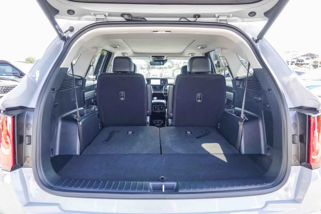 Thumbnail: 2023 Kia Sorento - 25