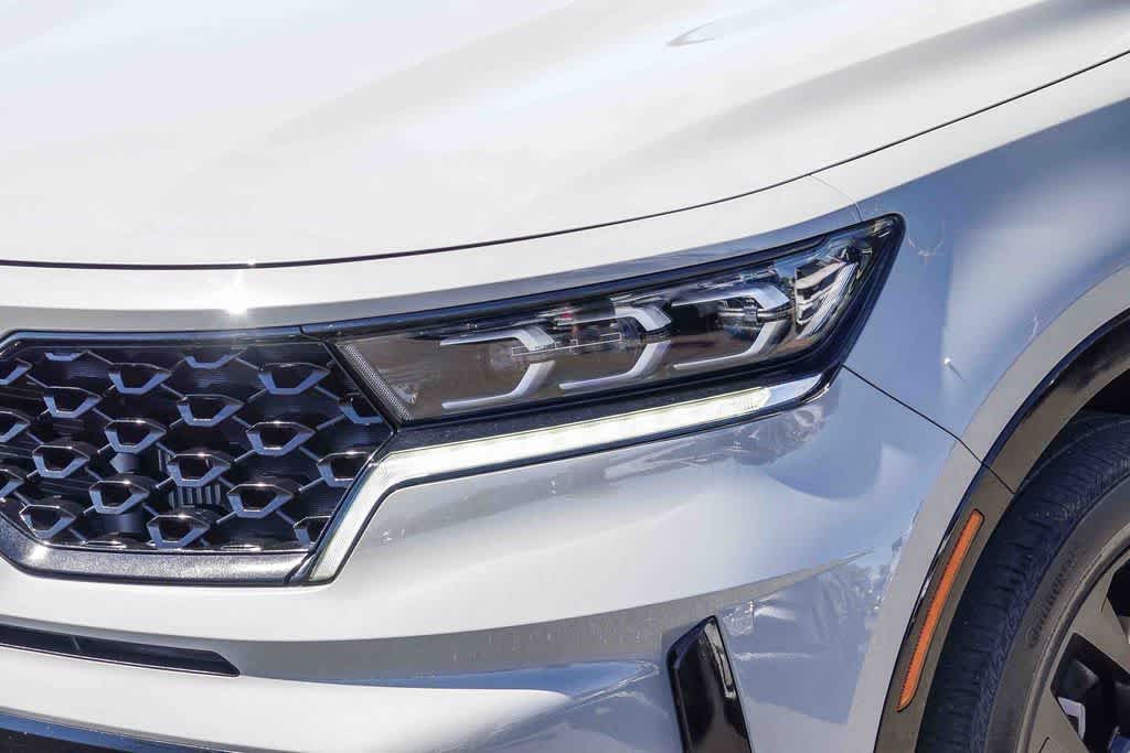 Thumbnail: 2023 Kia Sorento - 8