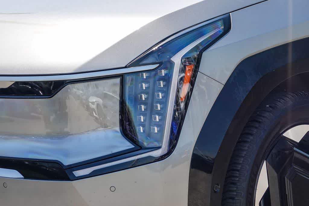 Thumbnail: 2024 Kia EV9 - 8