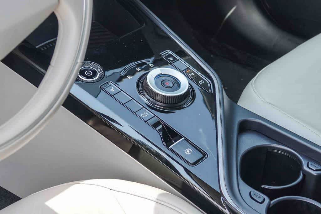 Thumbnail: 2023 Kia Niro - 18
