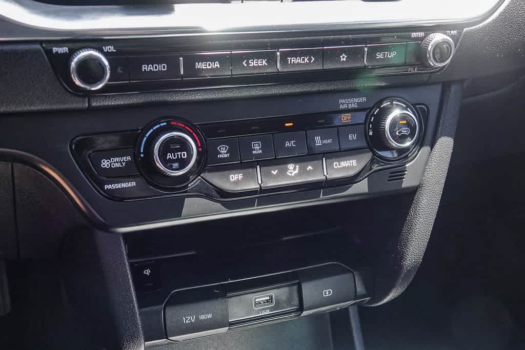 Thumbnail: 2022 Kia Niro - 21