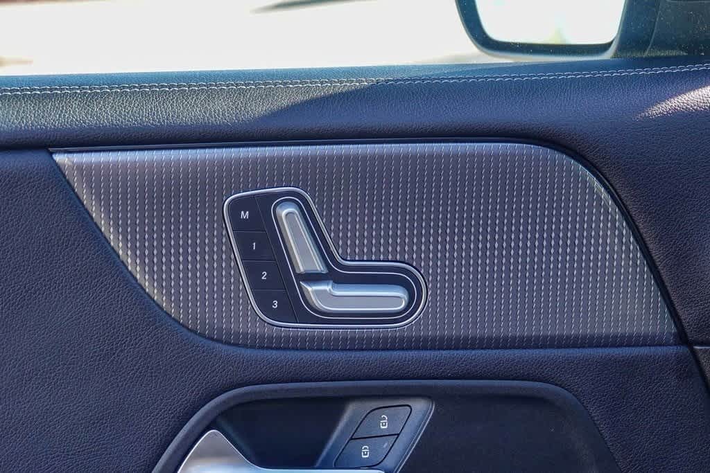 Thumbnail: 2020 Mercedes-Benz GLB - 20