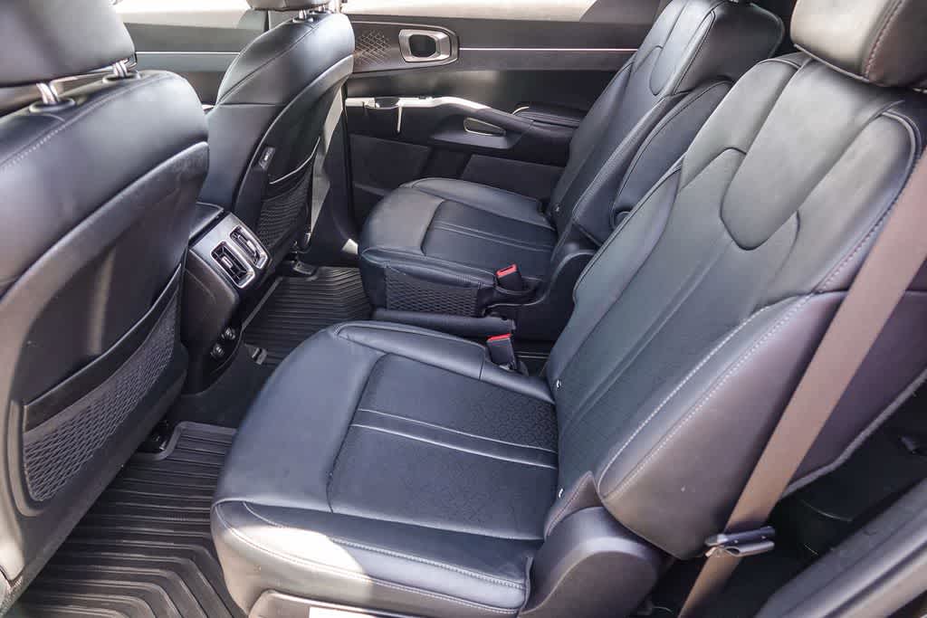 Thumbnail: 2023 Kia Sorento - 17