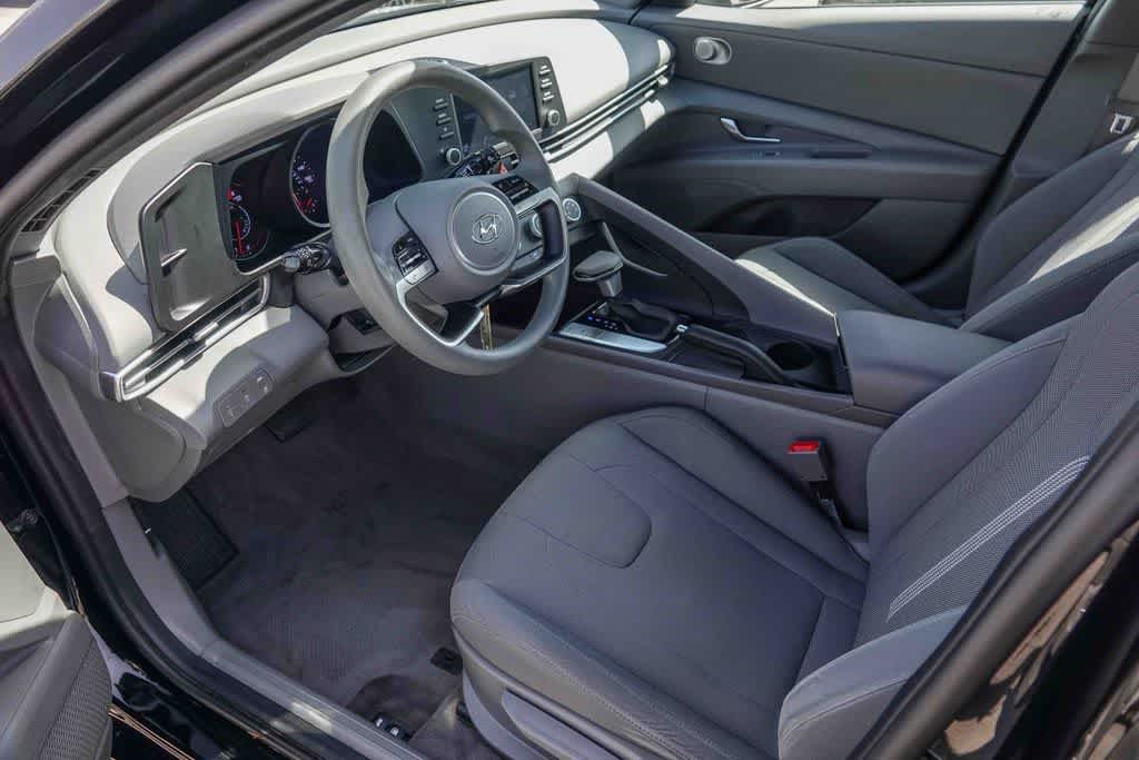 Thumbnail: 2022 Hyundai Elantra - 16