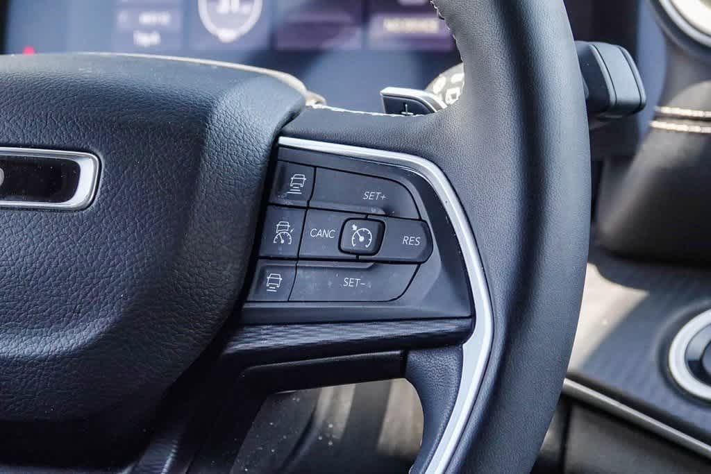 2023 Jeep Grand Cherokee Laredo 6