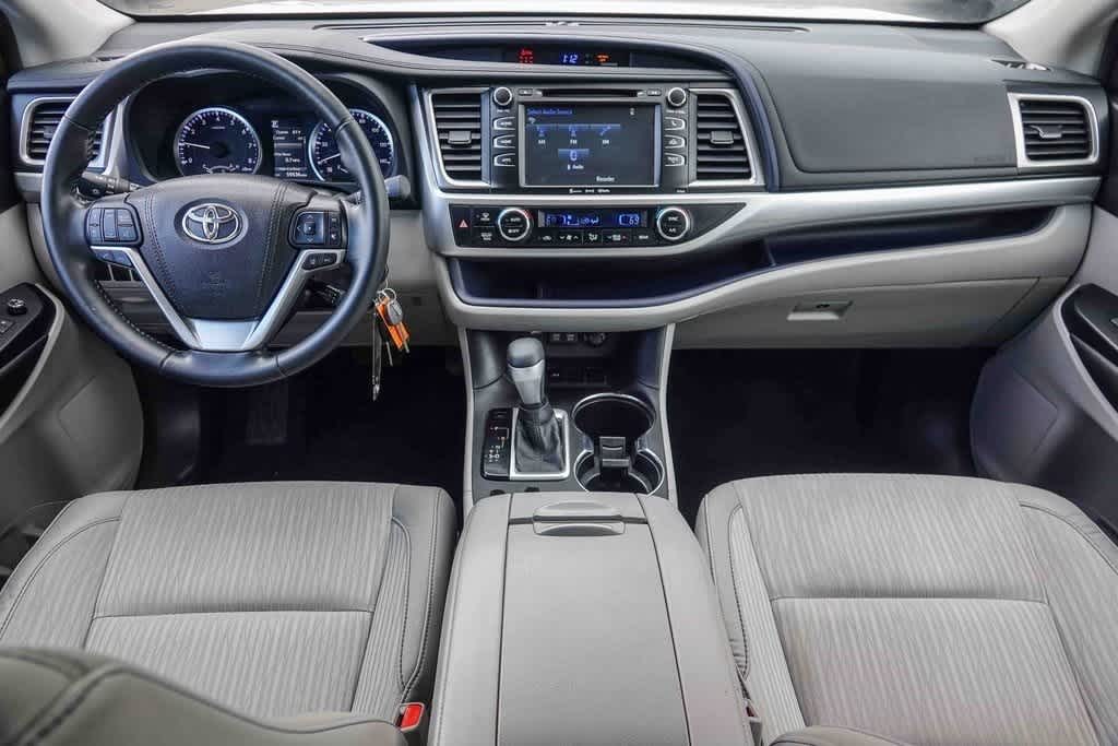 Thumbnail: 2017 Toyota Highlander - 11