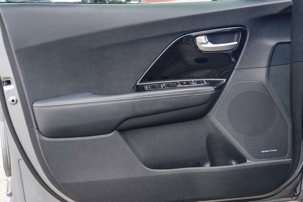 Thumbnail: 2022 Kia Niro - 19