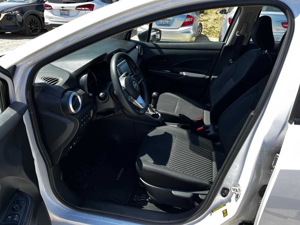 2020 Nissan Versa S 18