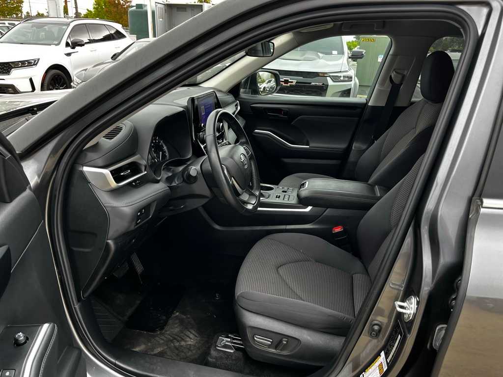 Thumbnail: 2024 Toyota Highlander - 18