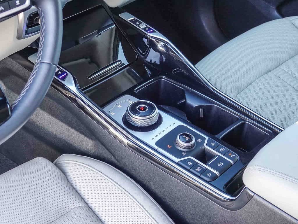 Thumbnail: 2023 Kia Sorento - 18