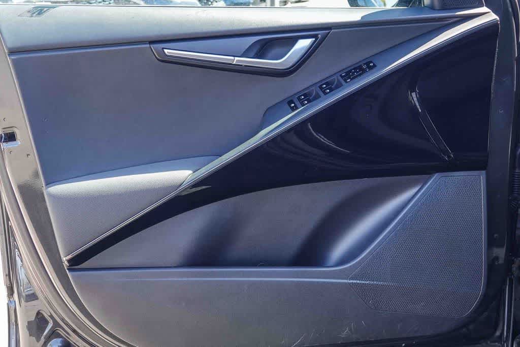 Thumbnail: 2023 Kia Niro - 19