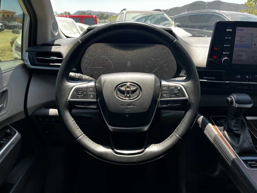 Thumbnail: 2022 Toyota Sienna - 22
