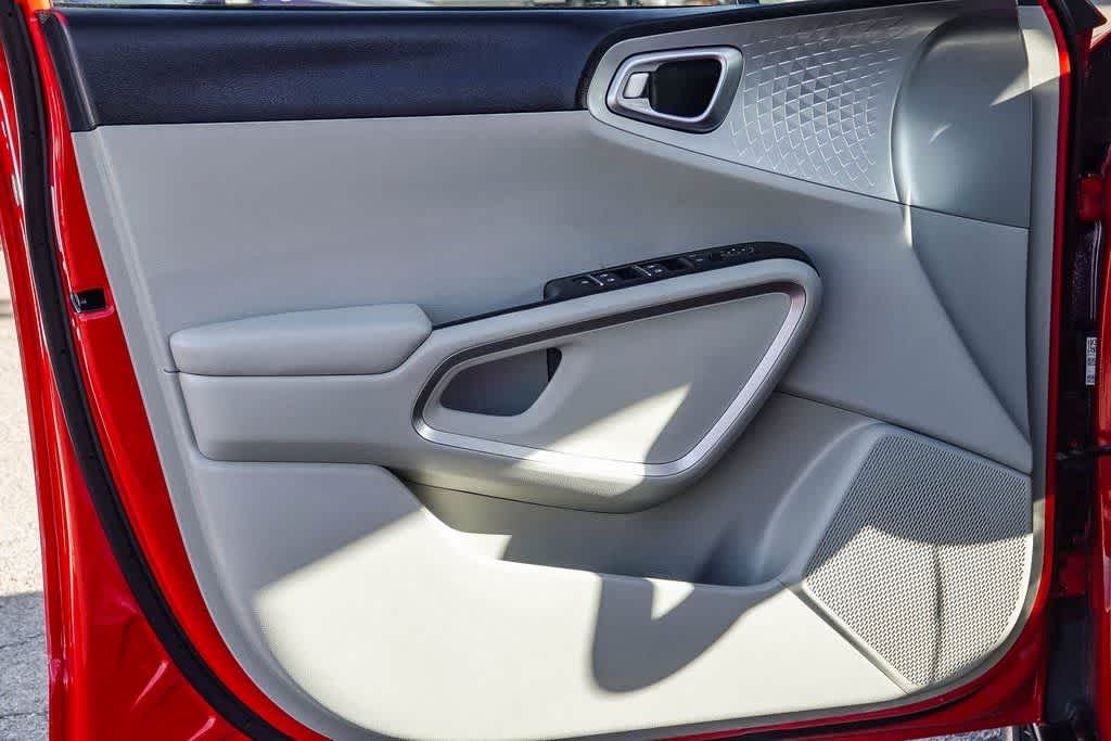 2023 Kia Soul LX - Photo 19