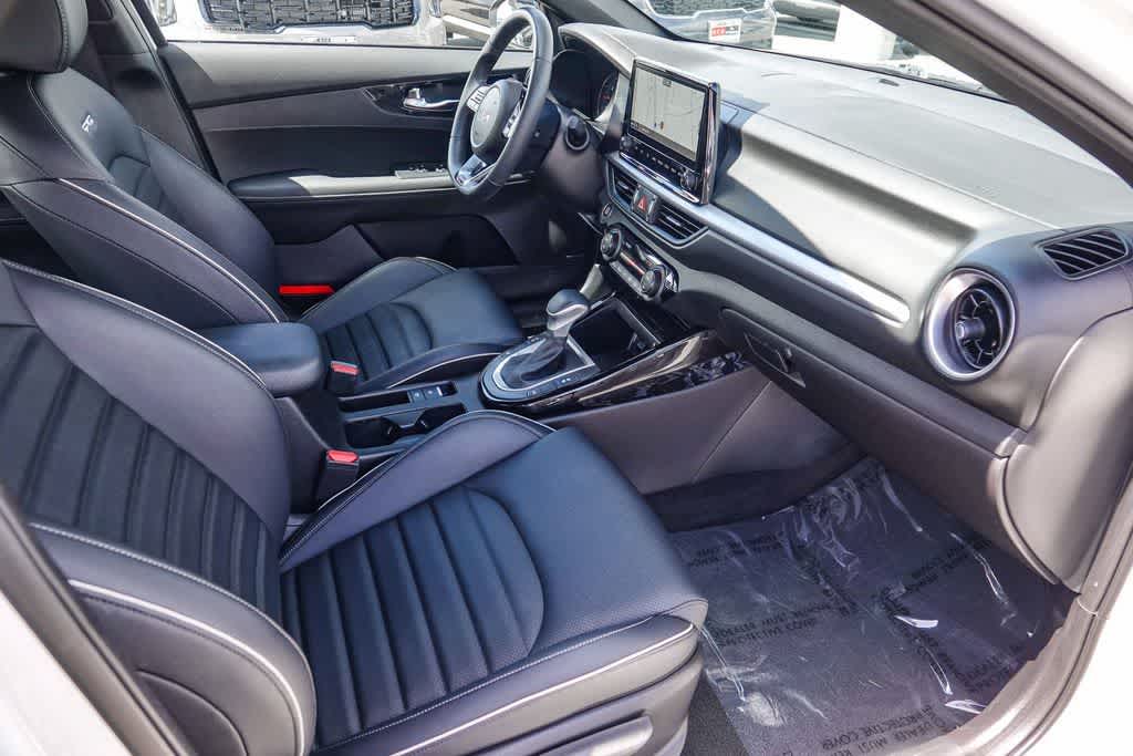 Thumbnail: 2023 Kia Forte - 15