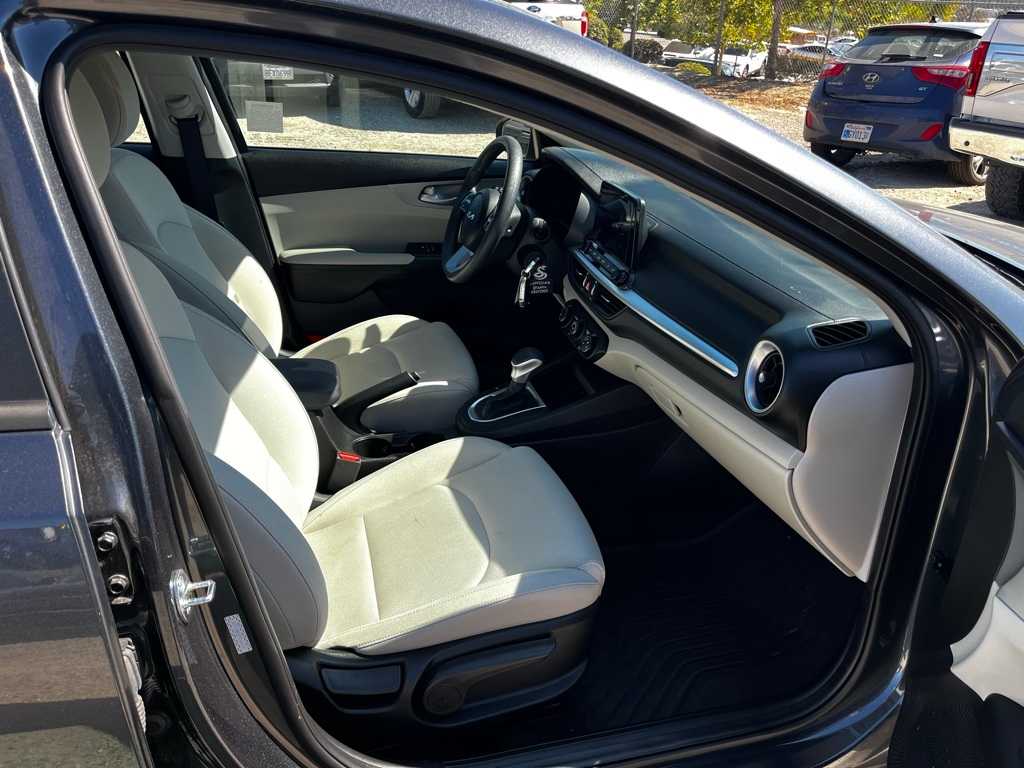 Thumbnail: 2023 Kia Forte - 19