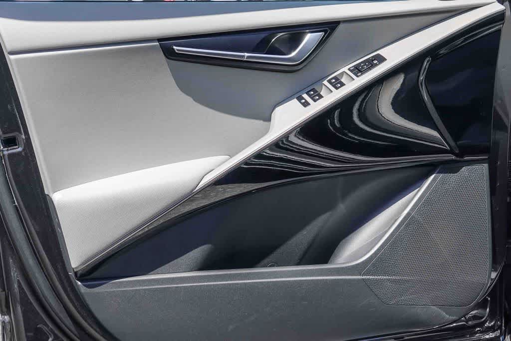 Thumbnail: 2023 Kia Niro - 19