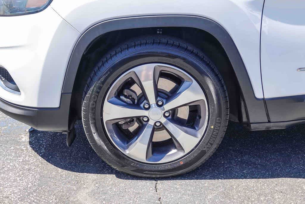 Thumbnail: 2019 Jeep Cherokee - 9