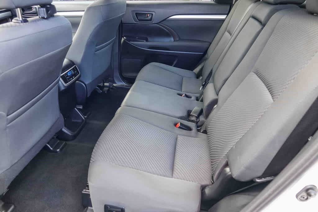 Thumbnail: 2019 Toyota Highlander - 16