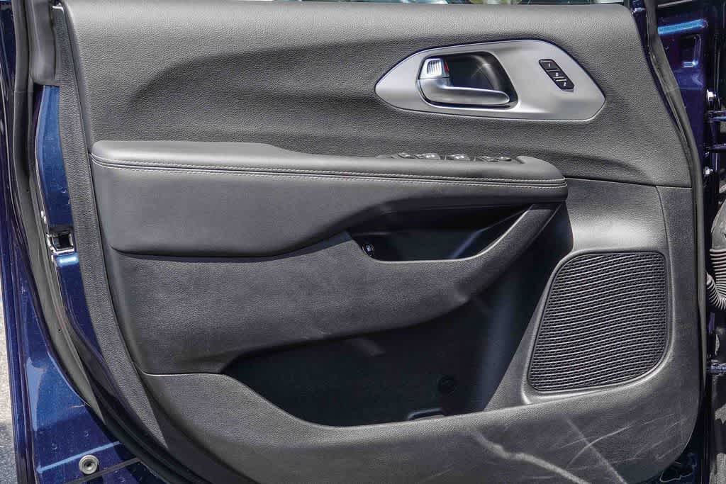 Thumbnail: 2025 Chrysler Pacifica - 19