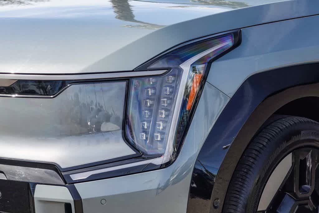 Thumbnail: 2024 Kia EV9 - 8