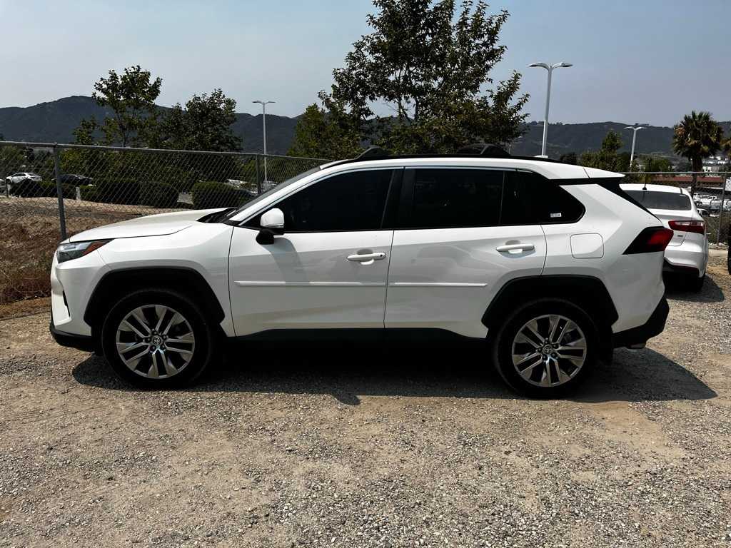 Thumbnail: 2022 Toyota RAV4 - 8