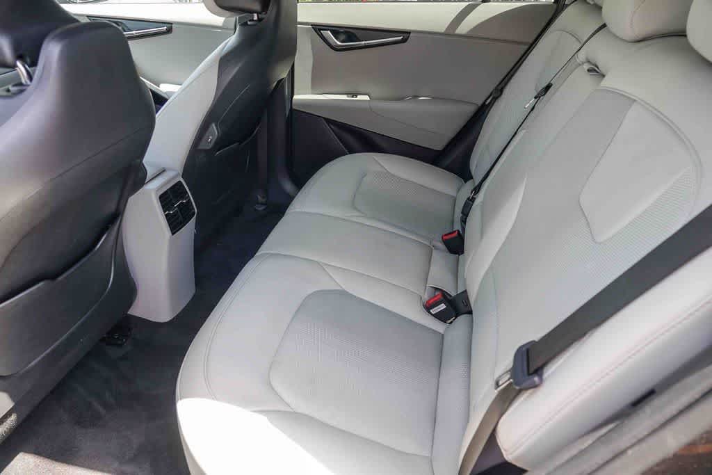 Thumbnail: 2023 Kia Niro - 17