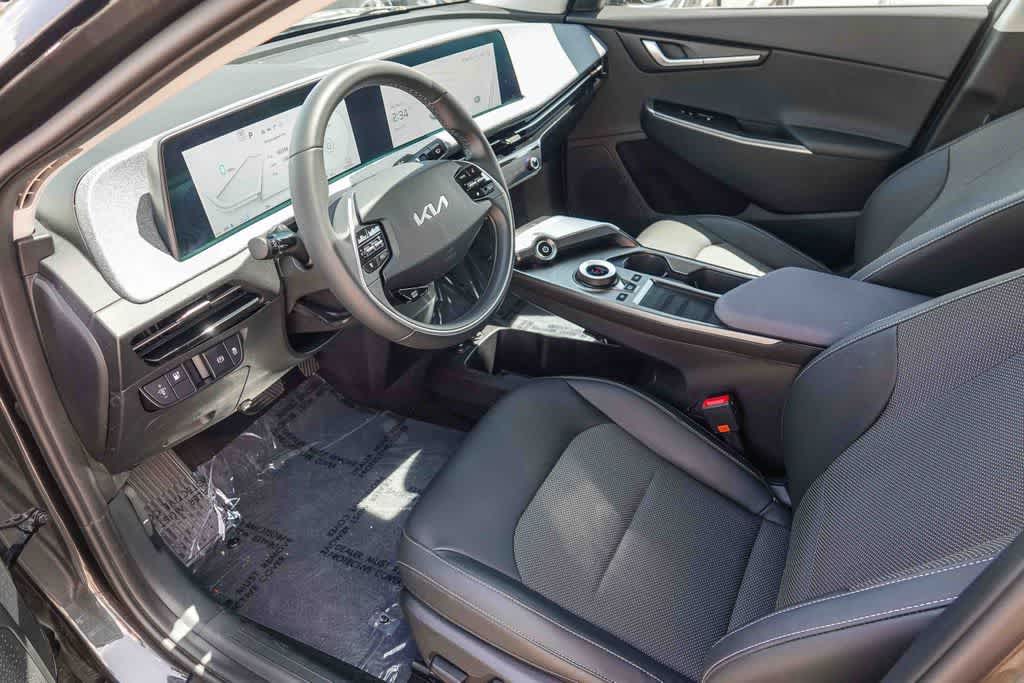Thumbnail: 2024 Kia EV6 - 16