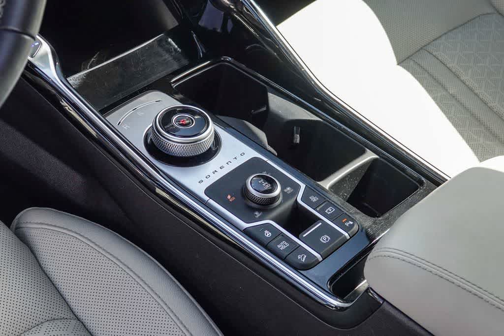 Thumbnail: 2023 Kia Sorento - 19