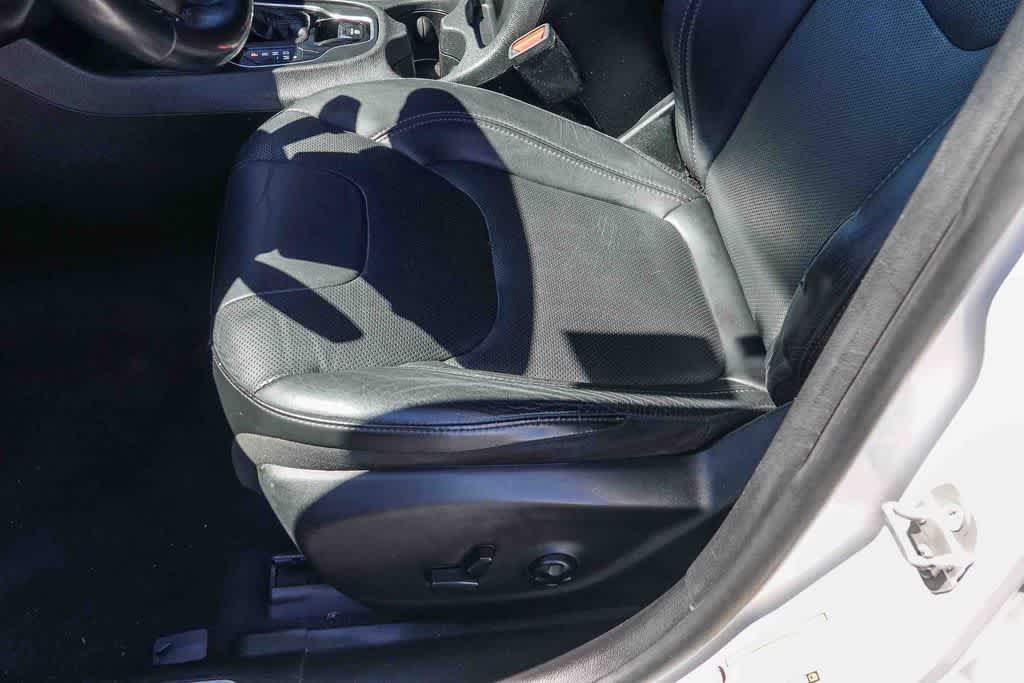 Thumbnail: 2019 Jeep Cherokee - 20