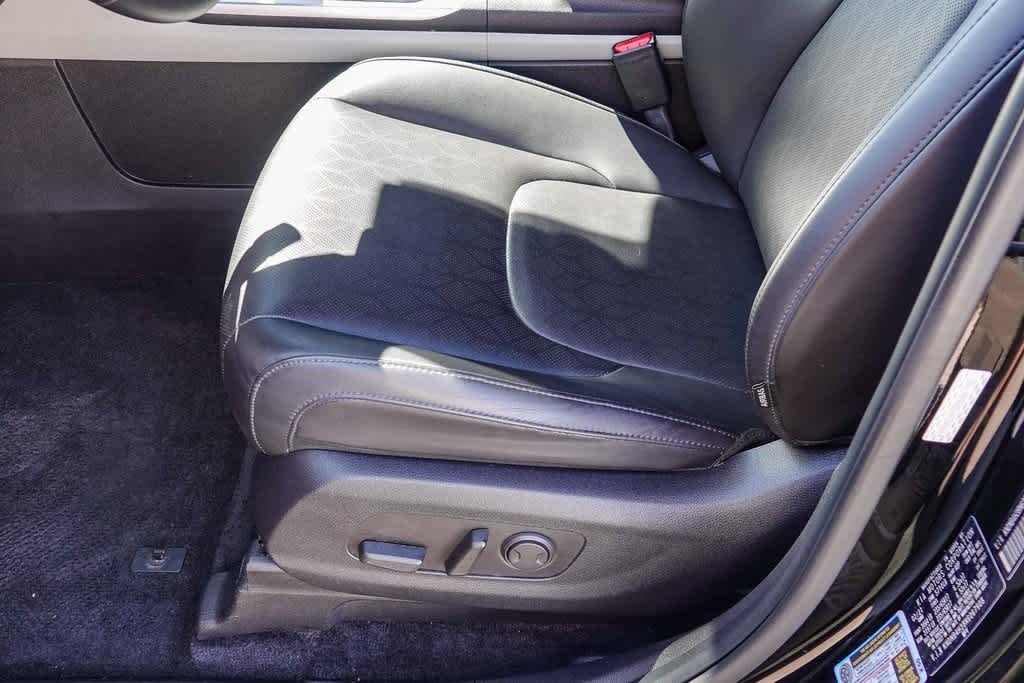 Thumbnail: 2022 Kia Carnival - 20