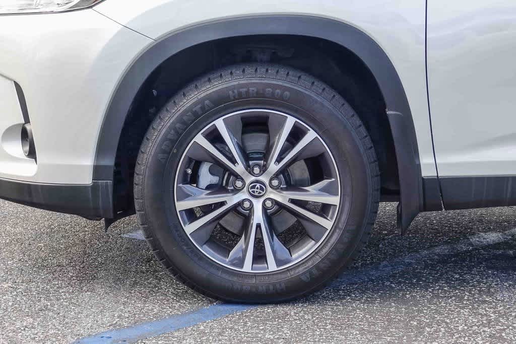 Thumbnail: 2019 Toyota Highlander - 10