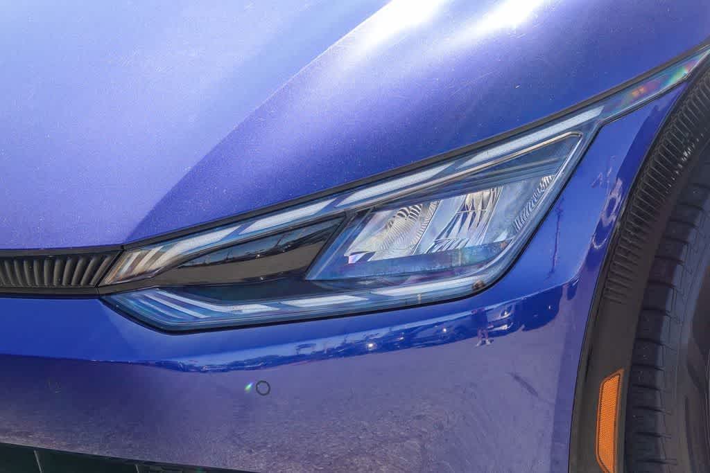 Thumbnail: 2022 Kia EV6 - 8