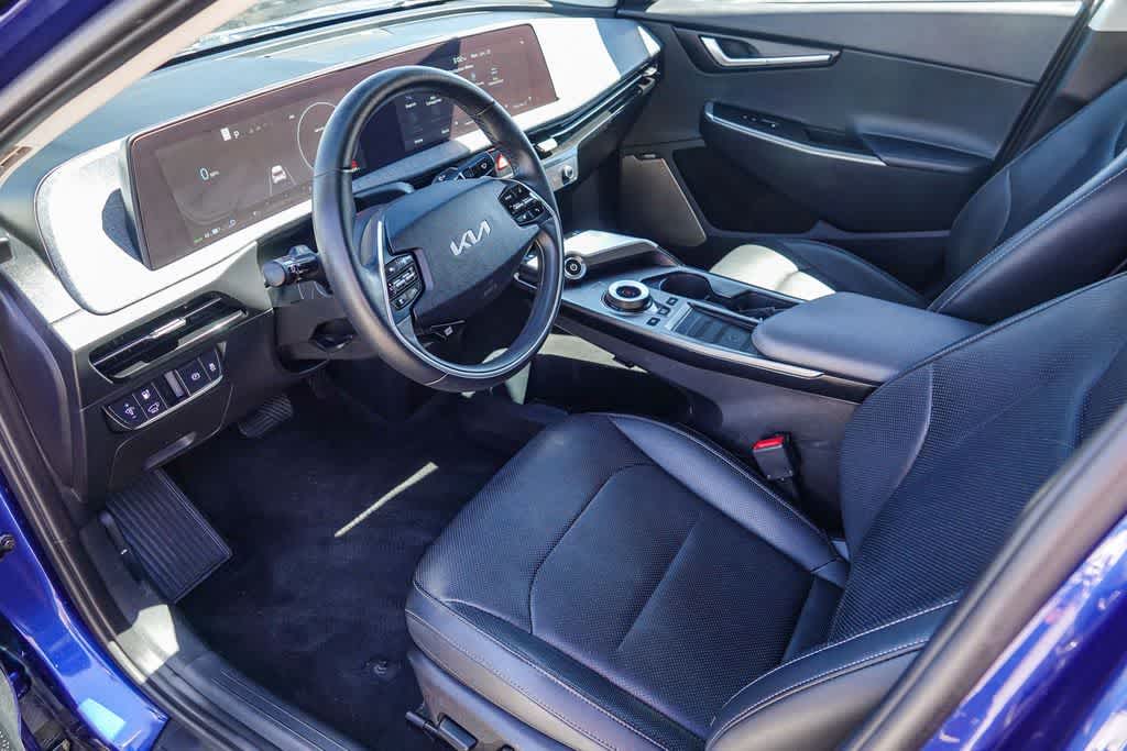 Thumbnail: 2022 Kia EV6 - 16