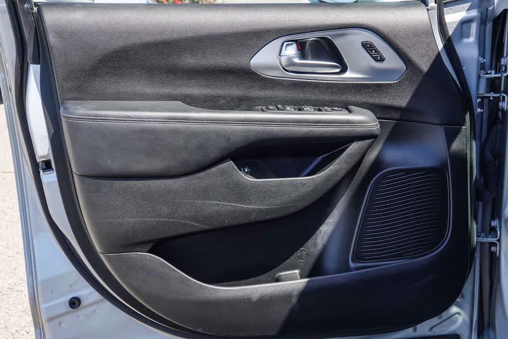 Thumbnail: 2022 Chrysler Pacifica - 19