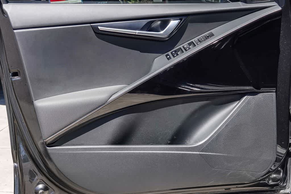 Thumbnail: 2024 Kia Niro - 19