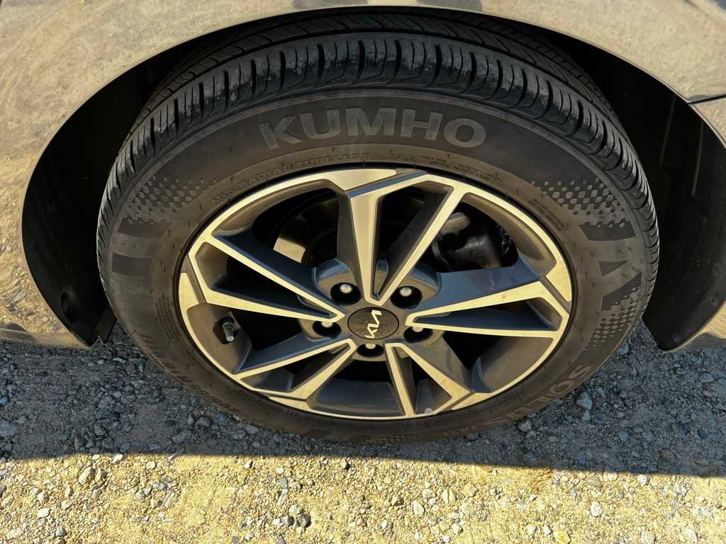 Thumbnail: 2023 Kia Forte - 9