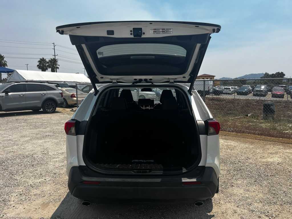 Thumbnail: 2022 Toyota RAV4 - 10