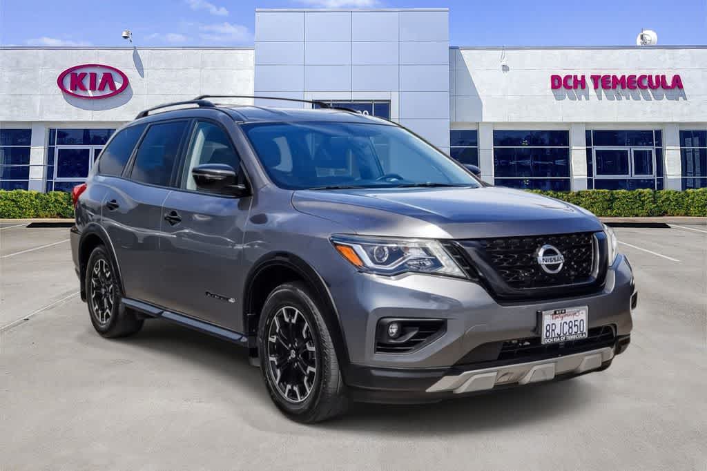 2020 Nissan Pathfinder SV photo 2