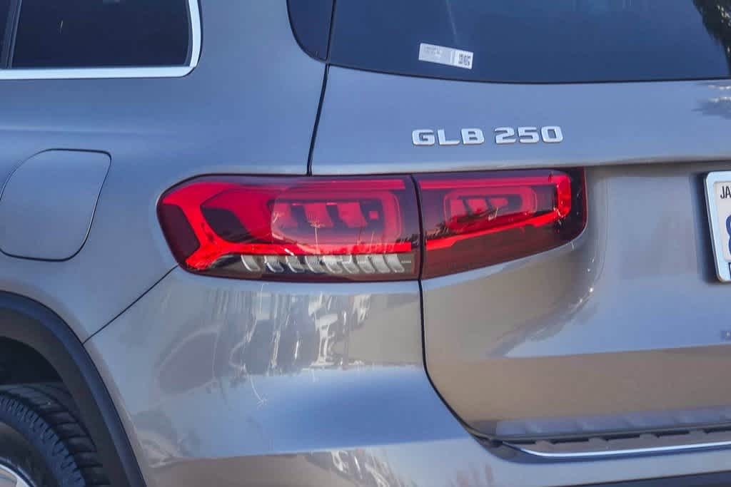 Thumbnail: 2020 Mercedes-Benz GLB - 7