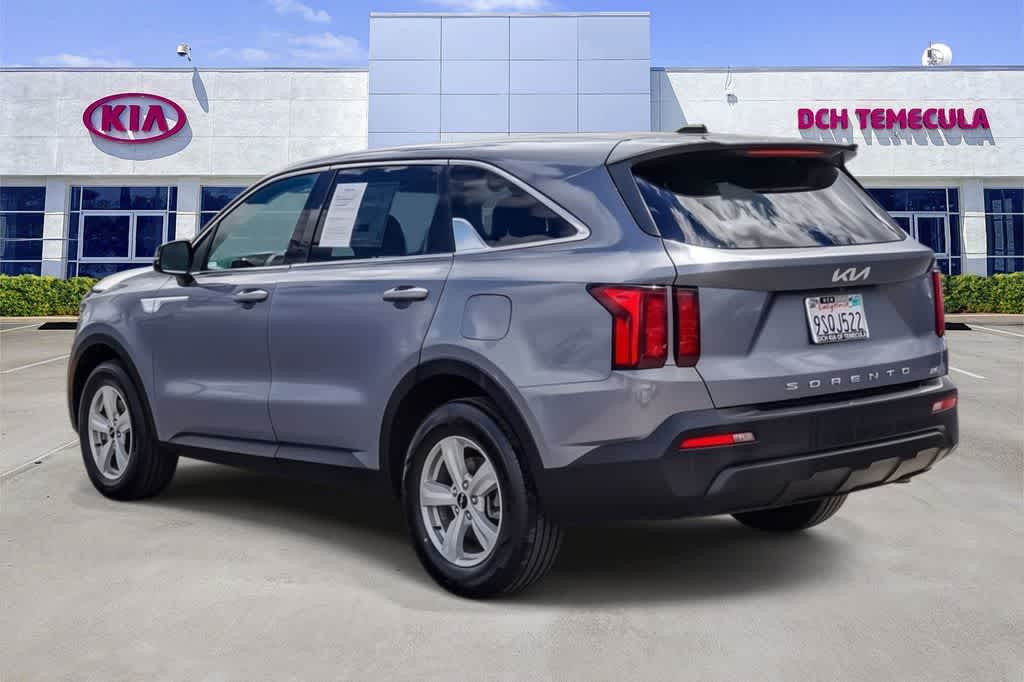 2022 Kia Sorento LX photo 5