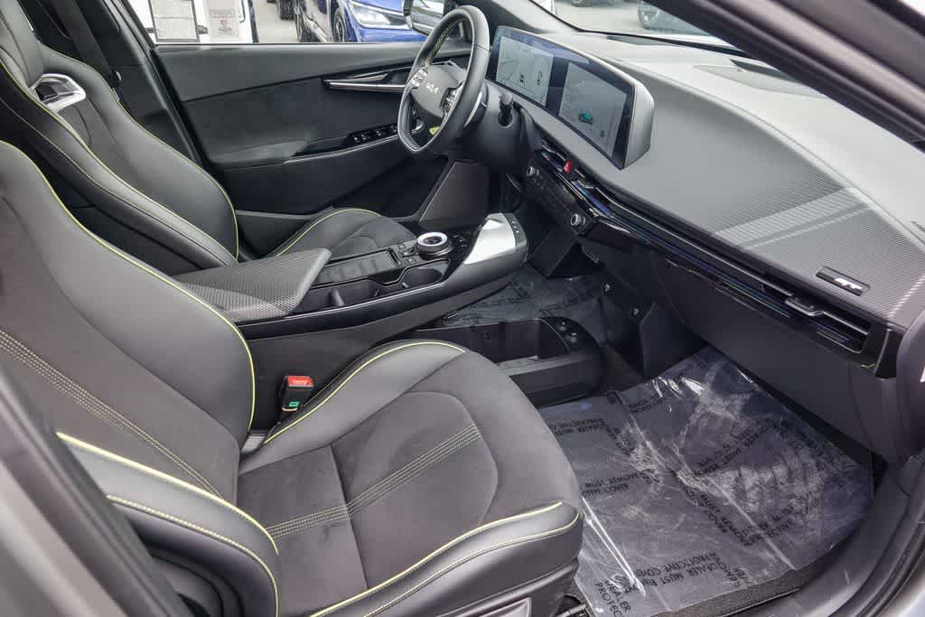 Thumbnail: 2023 Kia EV6 - 15