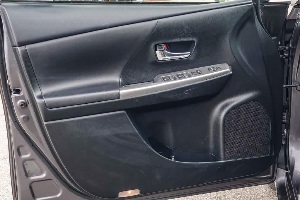 Thumbnail: 2015 Toyota Prius v - 19