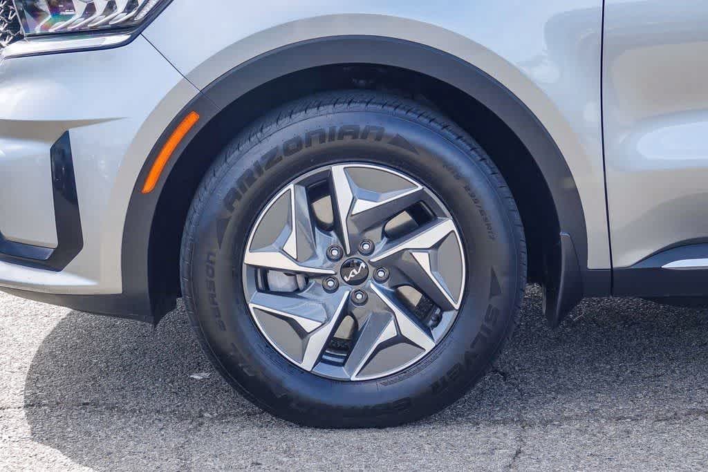 Thumbnail: 2023 Kia Sorento - 10