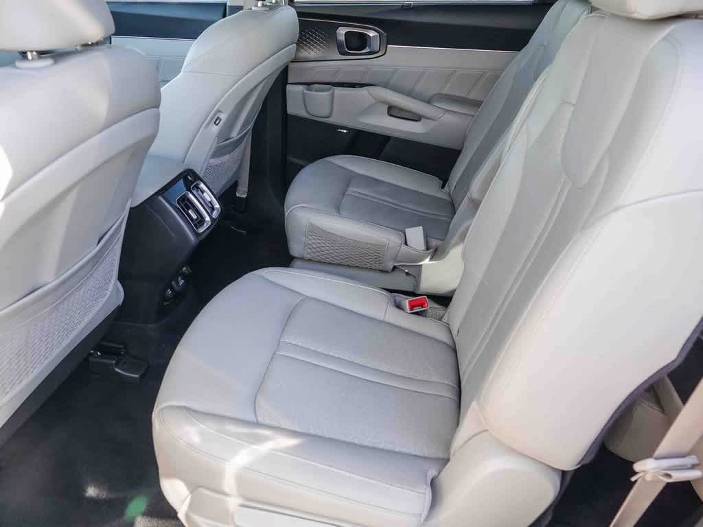 Thumbnail: 2023 Kia Sorento - 17