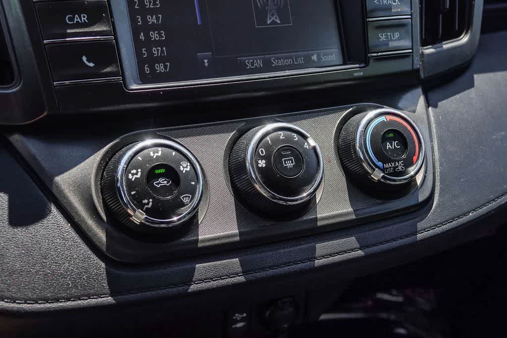 Thumbnail: 2015 Toyota RAV4 - 21