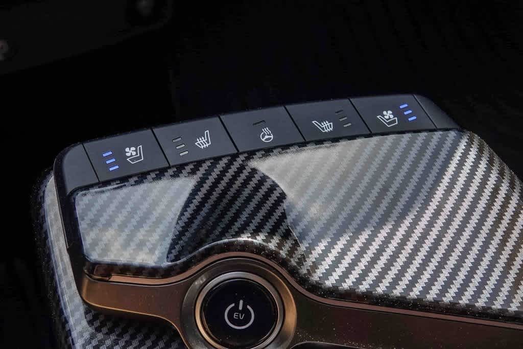 Thumbnail: 2023 Kia EV6 - 21