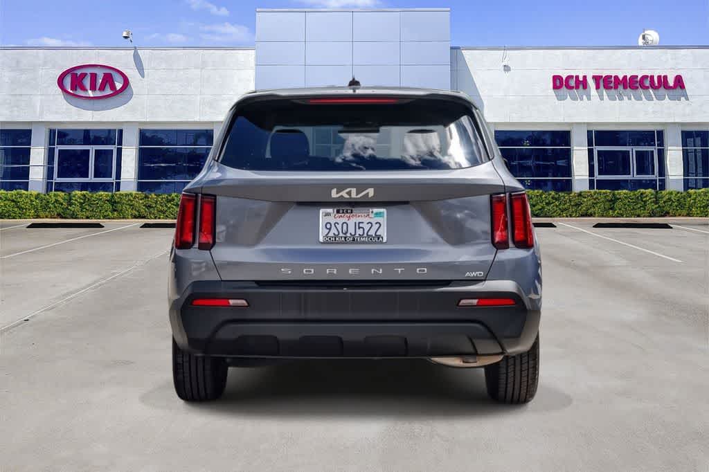 2022 Kia Sorento LX photo 4