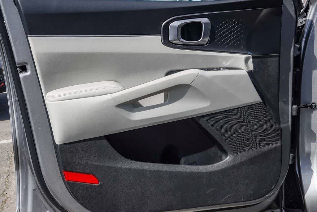 Thumbnail: 2023 Kia Sorento - 18