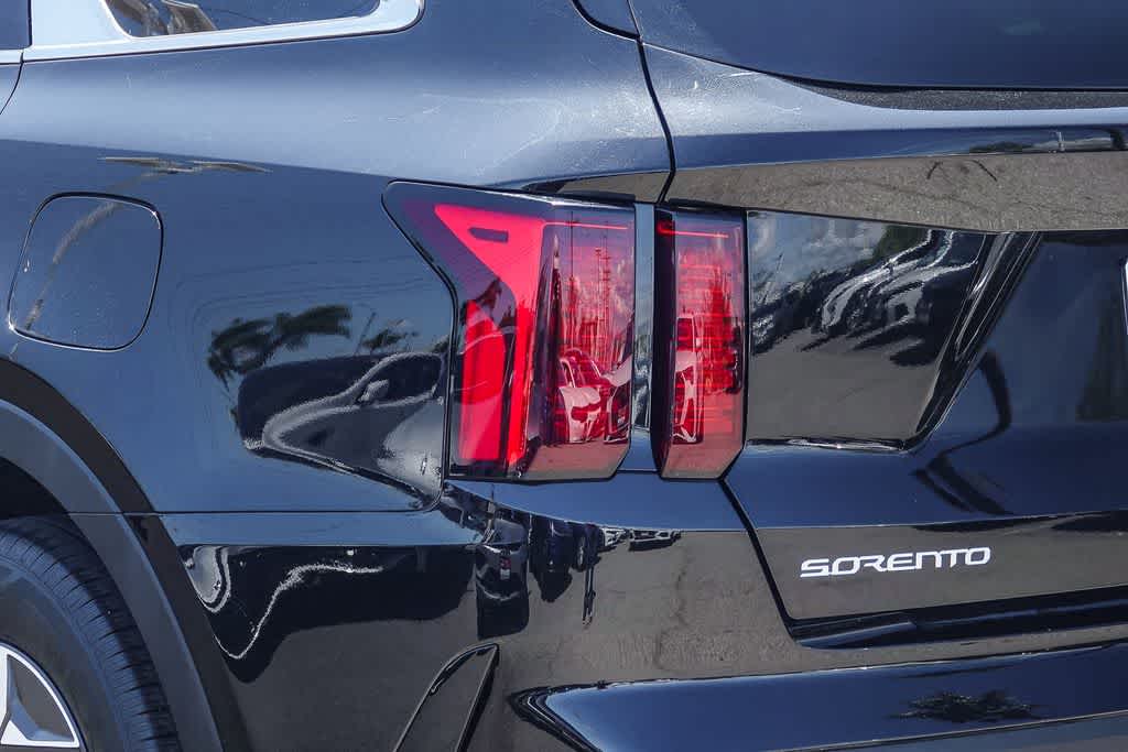 Thumbnail: 2023 Kia Sorento - 7