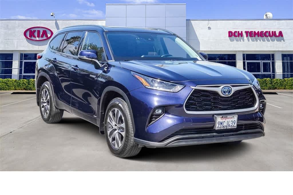 2021 Toyota Highlander Hybrid XLE photo 2